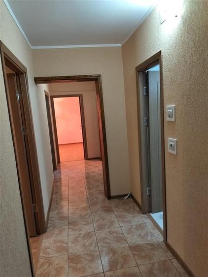 Apartament cu 3 camere decomandat în Obor