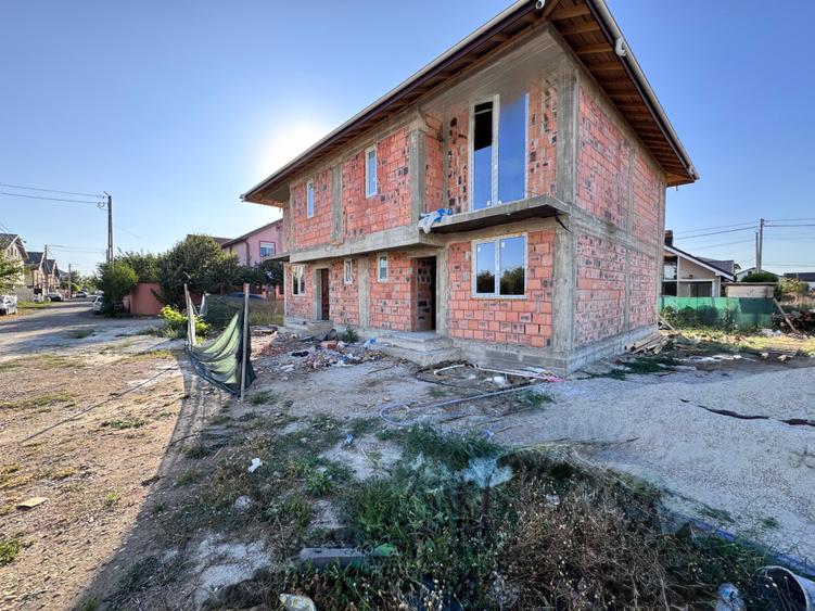 Duplex cu 4 camere cu Canalizare în Exterior Sud