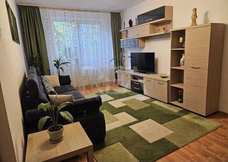 Apartament cu 3 camere semidecomandat, mobilat în Gorjului