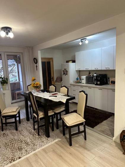 Apartament cu 3 camere semidecomandat în Central