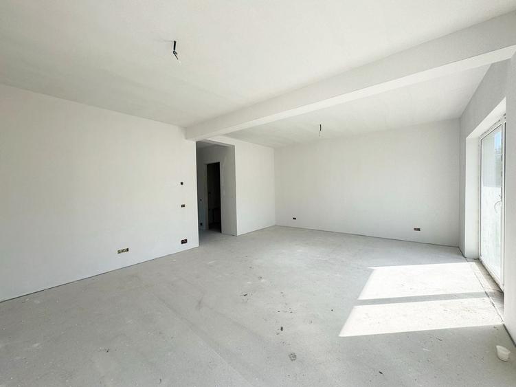 Duplex cu 4 camere cu Canalizare în Florești