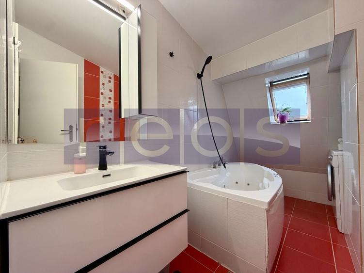 Apartament cu 3 camere semidecomandat în 1 Decembrie 1918