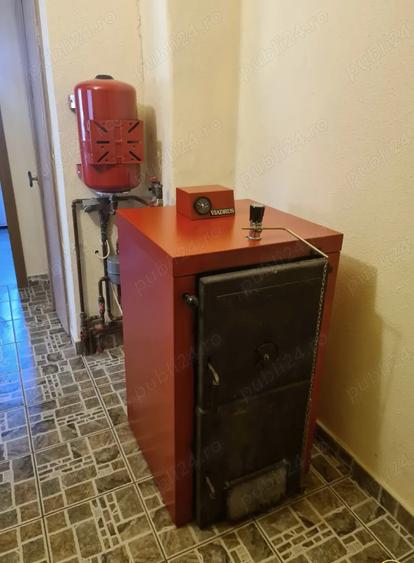 Apartament cu 3 camere decomandat în Brezoi