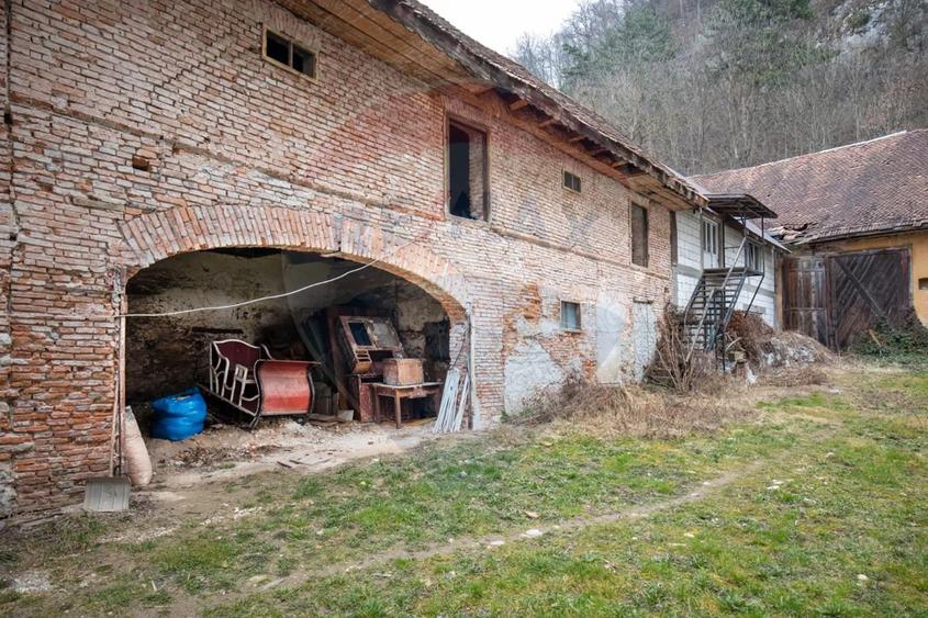 Casă cu Teren 619 Mp în Central