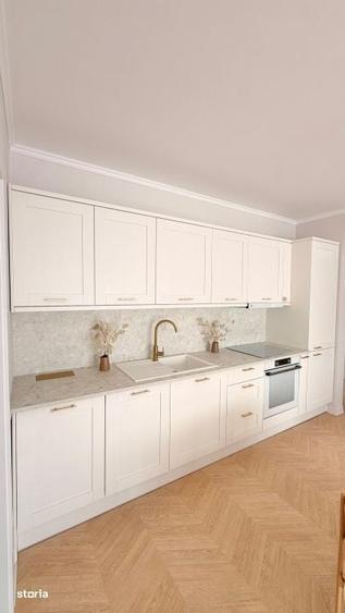 Apartament cu 3 camere semidecomandat în Florești