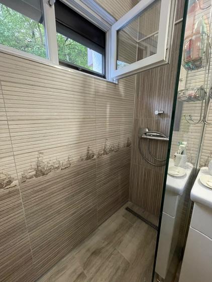 Apartament cu 2 camere semidecomandat, mobilat în Podu Roș