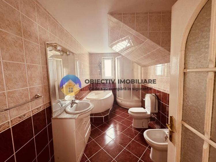 Casă cu 6 camere cu Teren 3683 Mp în Agapia