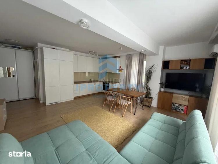 Apartament cu 3 camere semidecomandat în Centrul Civic
