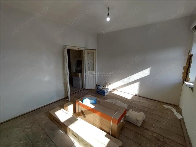 Casă cu 2 camere cu Teren 575 Mp în Vest