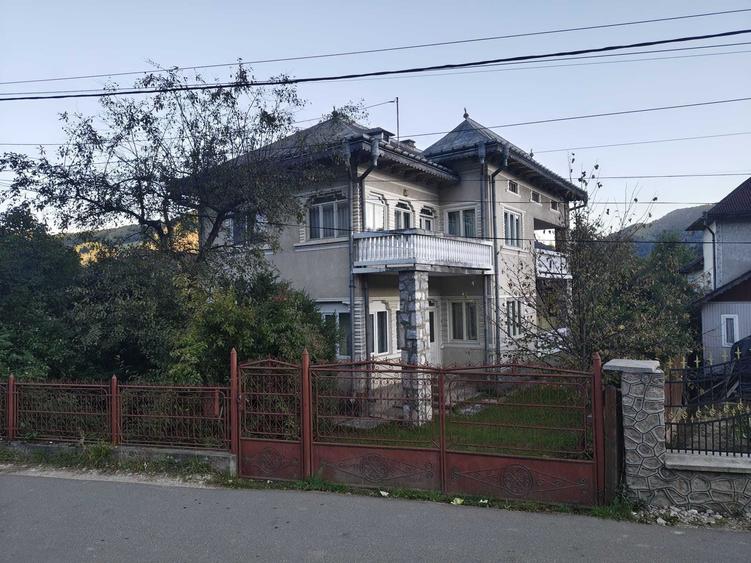 Casă cu 4 camere în Bicaz-Chei