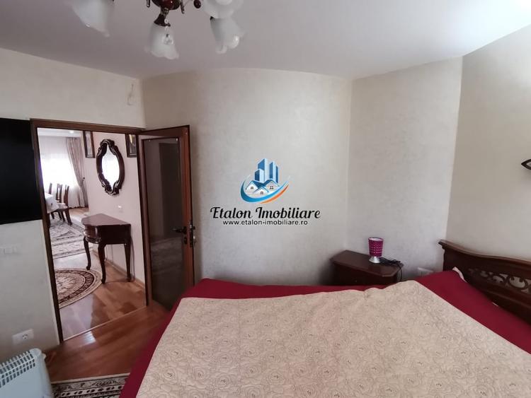 Casă individuală cu 7 camere cu Teren 1066 Mp în Periferie