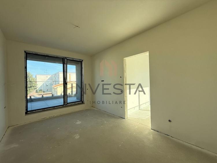Apartament cu 4 camere semidecomandat în Între Lacuri