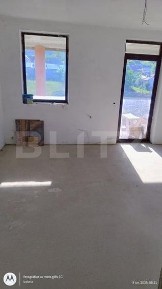 Casă individuală cu 5 camere cu Teren 560 Mp în Urișor