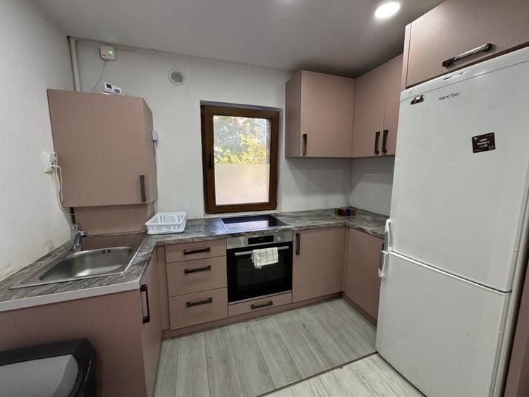 Apartament cu 3 camere decomandat în Între Lacuri