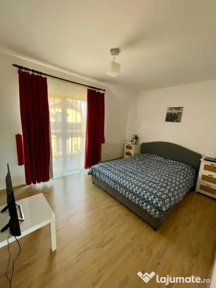Apartament cu 3 camere semidecomandat în Câmpului