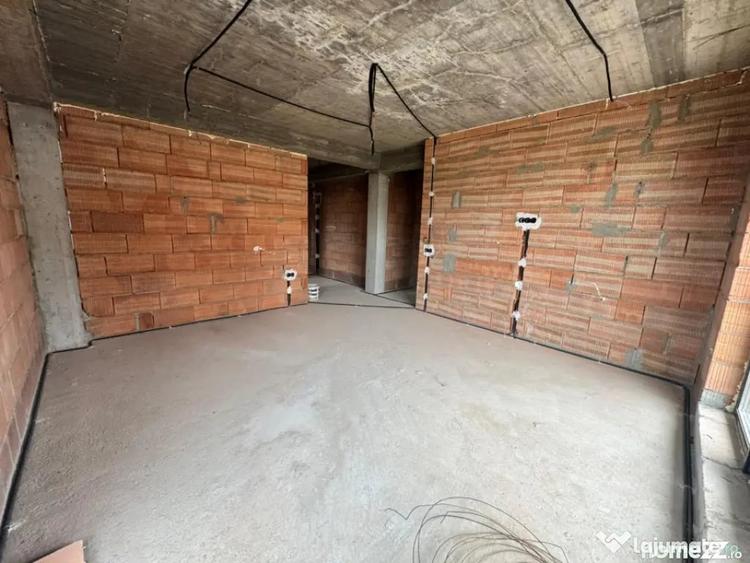 Apartament cu 3 camere decomandat în Vest