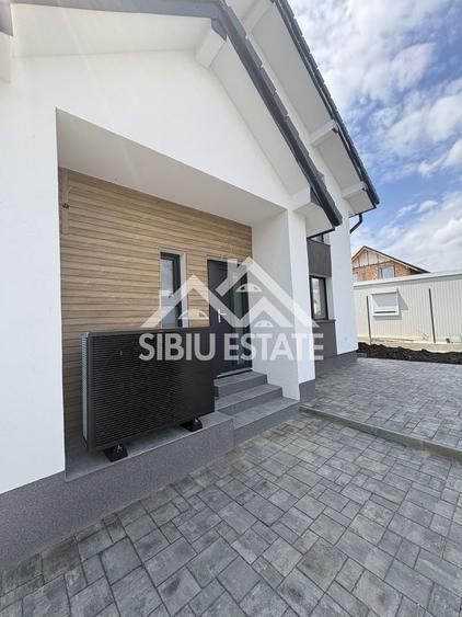 Casă individuală cu 5 camere cu Canalizare în Șura Mică
