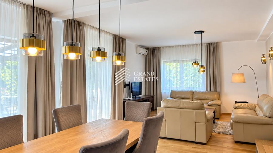 Casă individuală cu 8 camere cu Teren 903 Mp în Otopeni