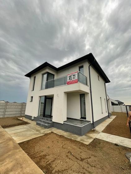 Casă cu 4 camere în Dragomirești-Deal