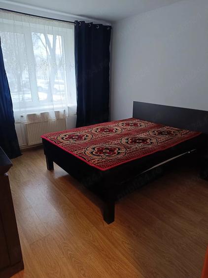 Apartament cu 3 camere semidecomandat în Decebal