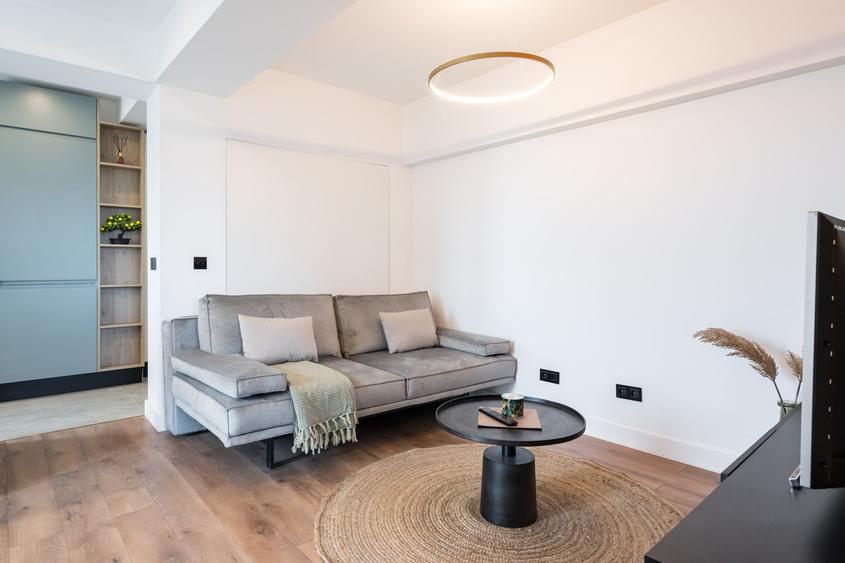 Apartament cu 2 camere semidecomandat în P-ța Romană