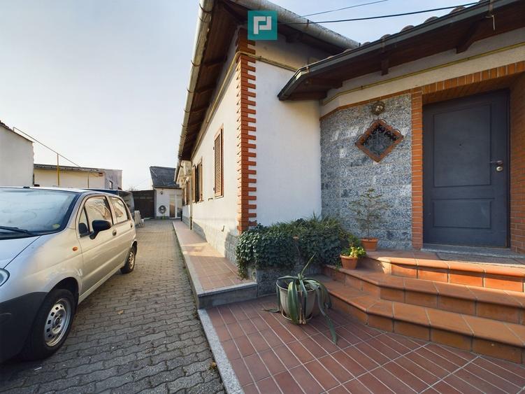 Casă individuală cu 5 camere cu Canalizare în Mehala