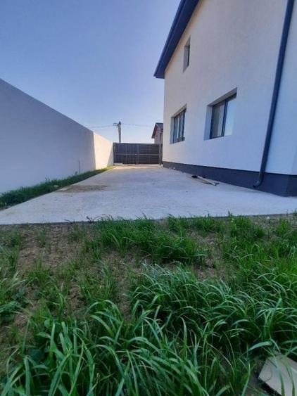 Casă individuală cu 5 camere cu Teren 376 Mp în Zurbaua
