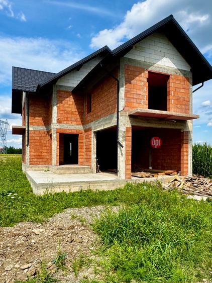 Casă individuală cu 5 camere cu Canalizare în Fântâna Mare