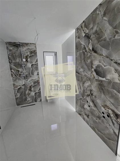 Casă cu 7 camere cu Teren 500 Mp în Central
