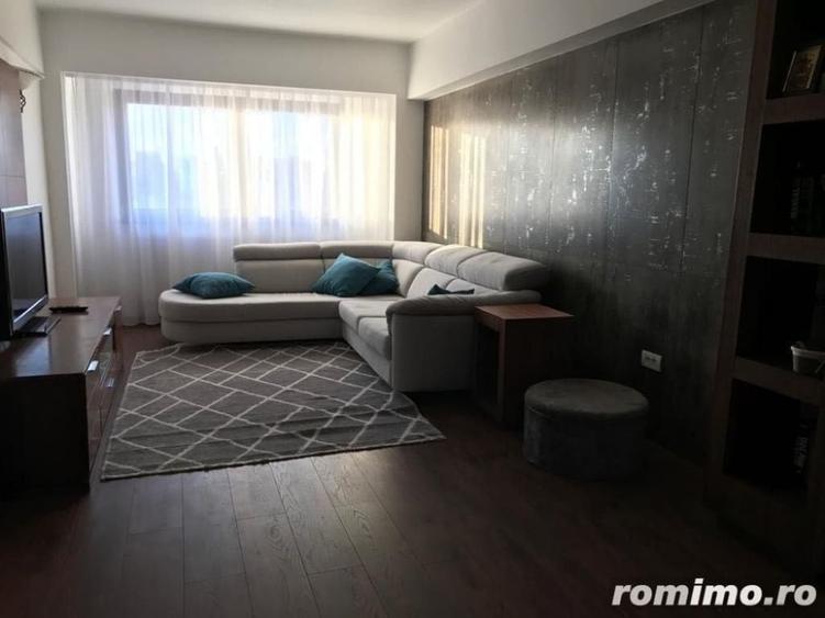 Apartament cu 3 camere decomandat în Lipovei