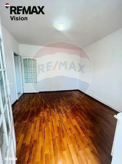 Apartament cu 3 camere de vanzare in zona 1 Mai - 8