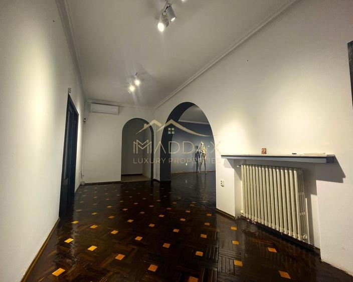 Apartament cu 5 camere decomandat în P-ța Romană
