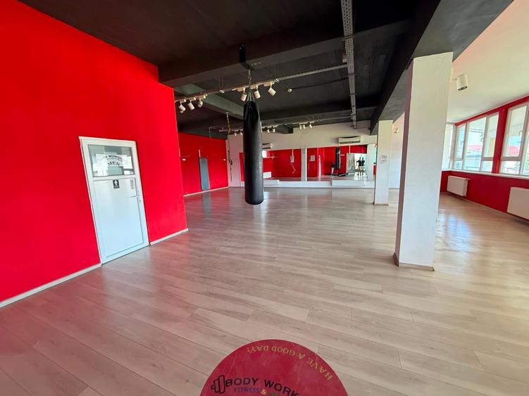 Spațiu comercial, de 650 mp, în Bragadiru
