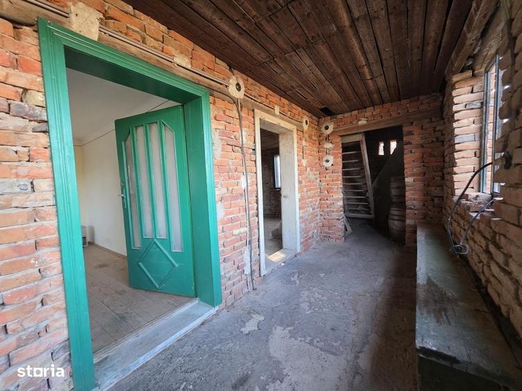 Casă cu 4 camere cu Teren 1887 Mp în Tisa