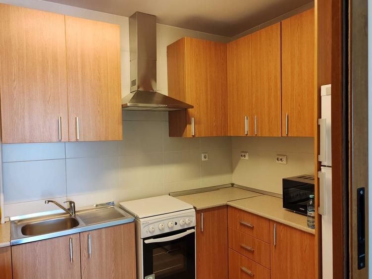 Apartament cu 2 camere decomandat, mobilat în Costin Georgian