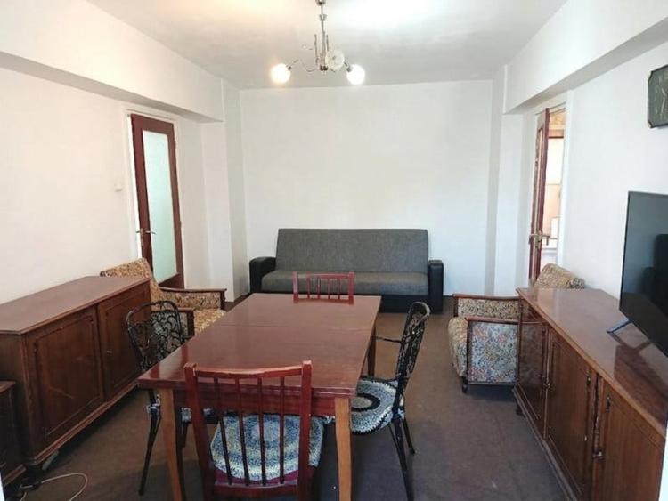 Apartament cu 2 camere semidecomandat în 1 Decembrie 1918