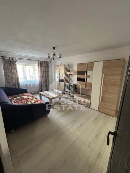 Apartament cu 3 camere semidecomandat în Aradului