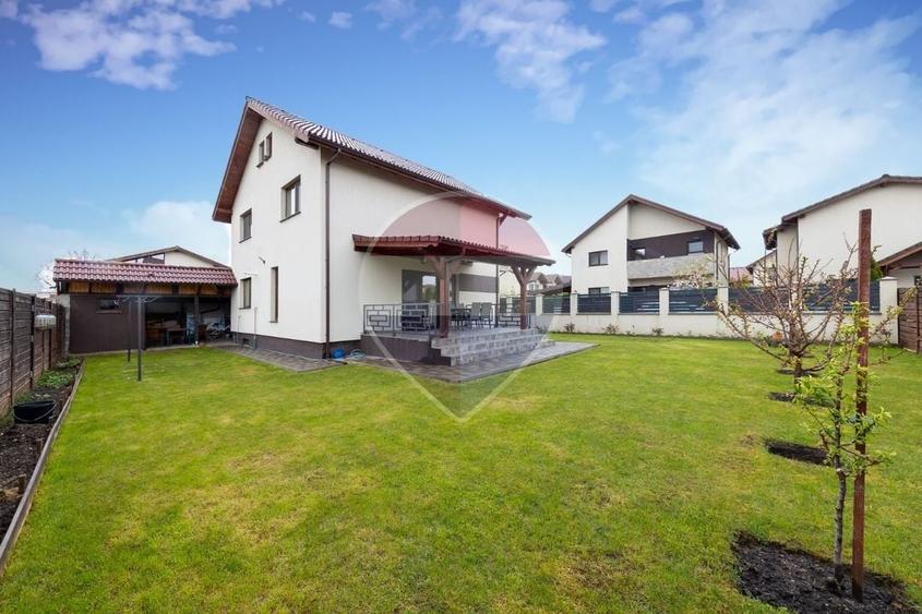 Casă individuală cu 5 camere cu Teren 420 Mp în Tărlungeni