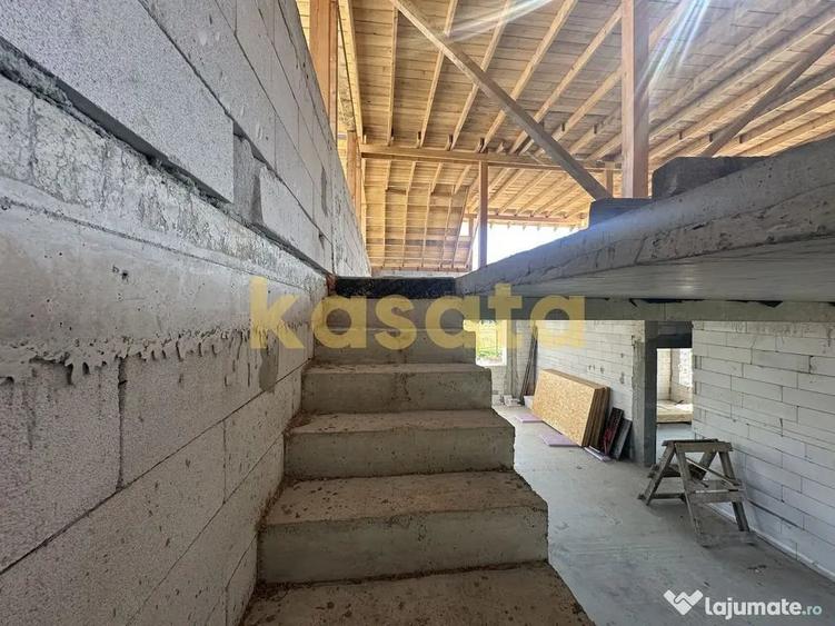 Casă cu 4 camere cu Teren 420 Mp în Țegheș