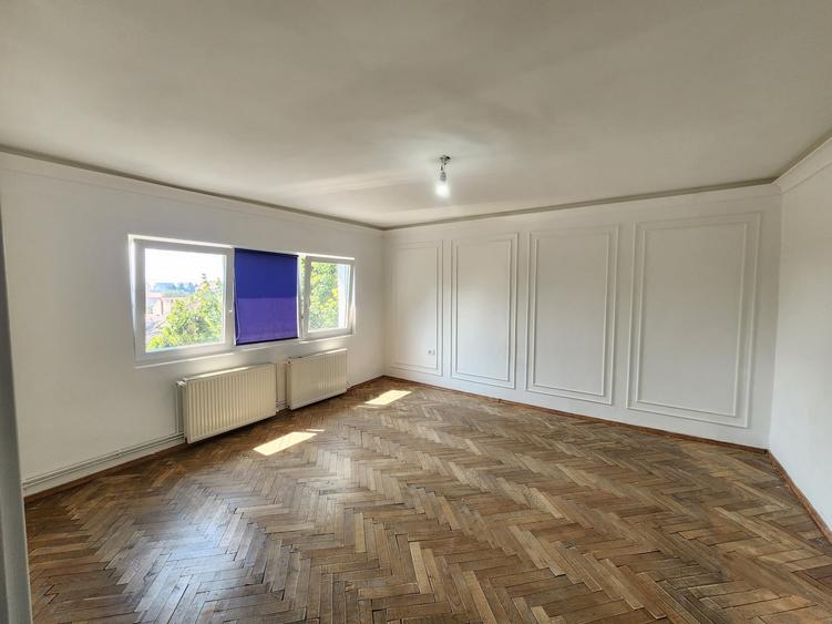 Apartament cu 2 camere decomandat, mobilat în Lunei