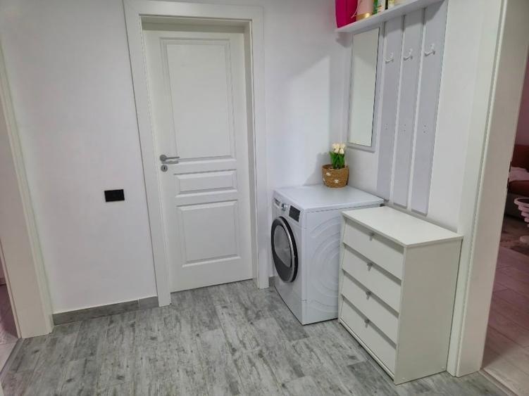 Apartament cu 2 camere decomandat, mobilat în Central