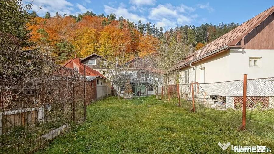 Casă cu 8 camere cu Teren 485 Mp în Central