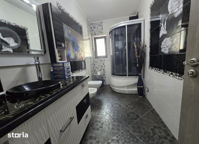 Casă cu 5 camere cu Teren 1700 Mp în Bucium