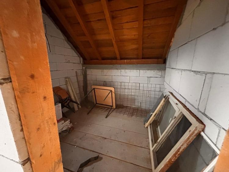 Casă individuală cu 5 camere cu Canalizare în Sud