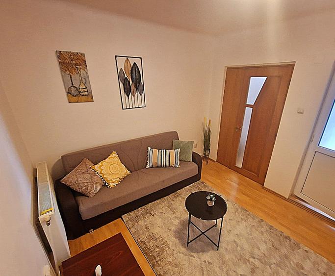 Apartament cu 2 camere semidecomandat, mobilat în 13 Septembrie