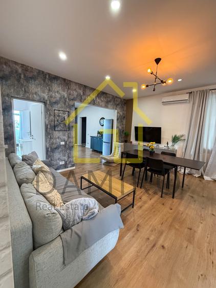 Apartament cu 5 camere semidecomandat în Calea Călărașilor