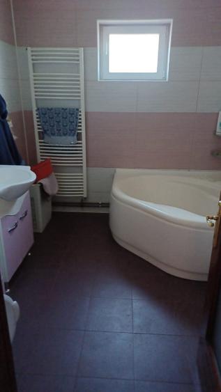 Casă cu 5 camere cu Teren 1600 Mp în Nădab