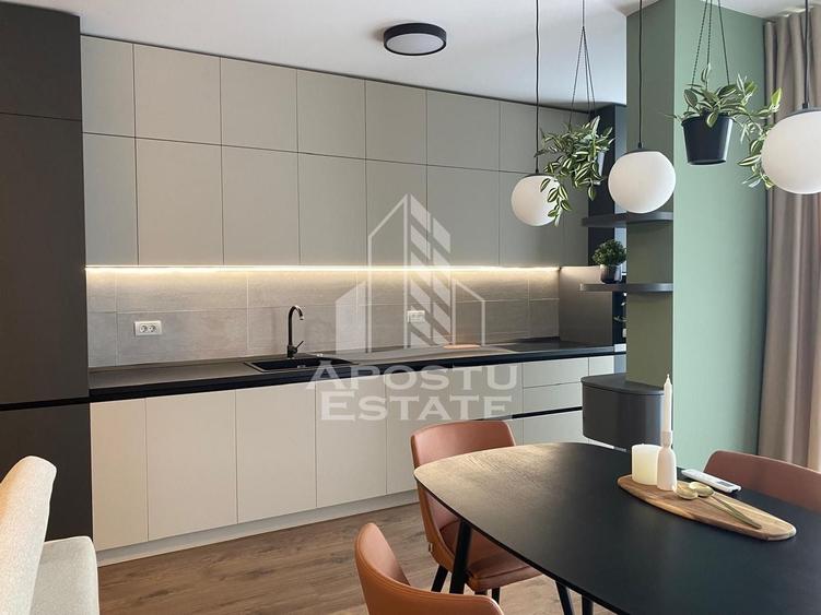 Apartament cu 3 camere semidecomandat în Aradului