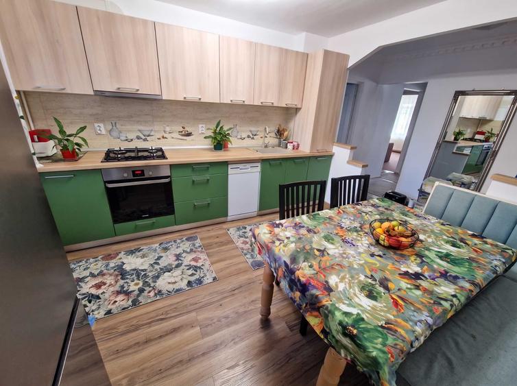 Apartament cu 3 camere decomandat în Micro 17