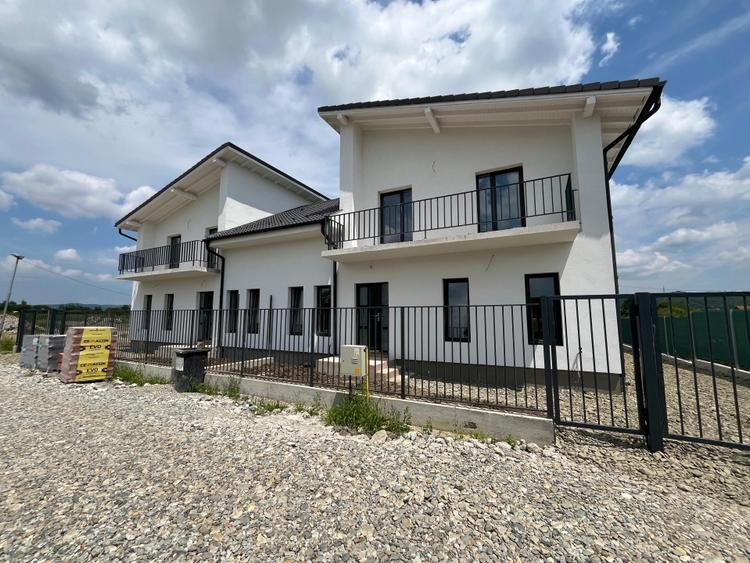 Duplex cu 5 camere cu Canalizare în Șelimbăr